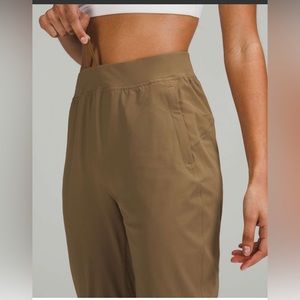 Lululemon Adapted State High-Rise Jogger
Artifact size 4 EUC